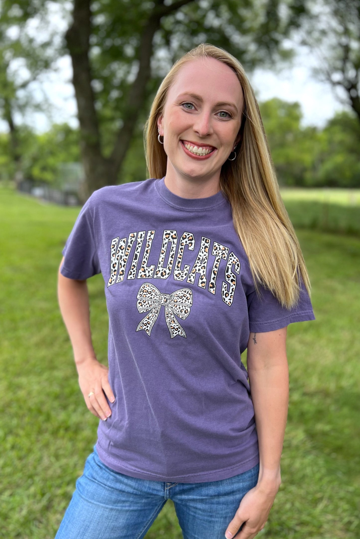 *Whoa Nellie* Cats Leo Bow Tee