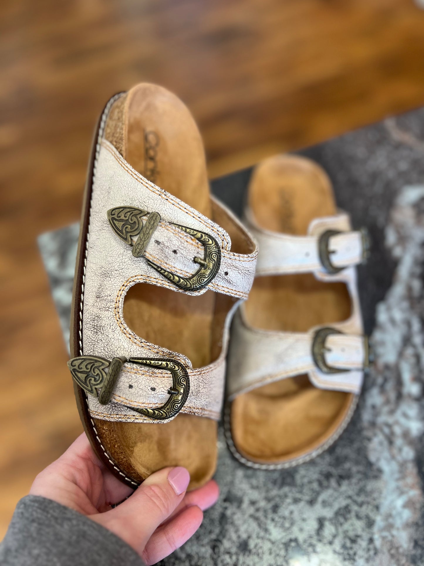 *Corky's* Atta Girl - Cream Crackle